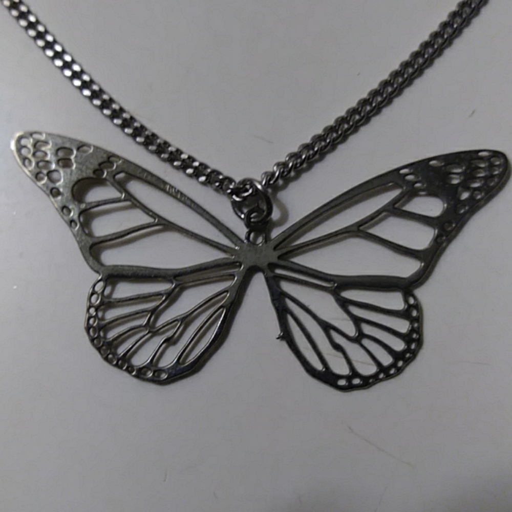 SALE! Vintage cut out beautiful Butterfly stainless steel necklace - Picture 5 of 8